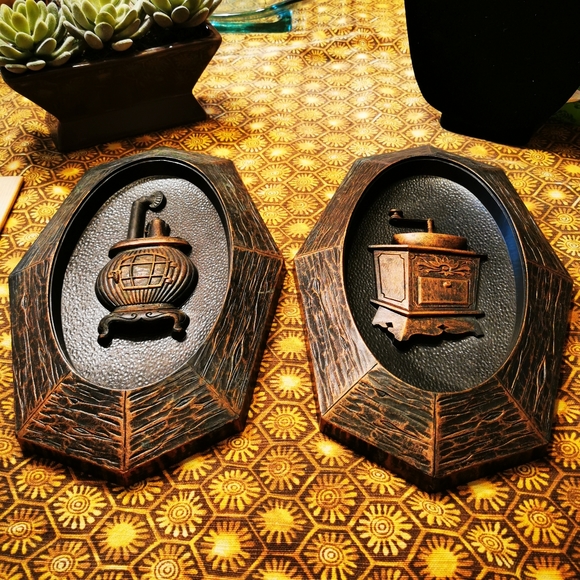 Vintage Dart Industries Plastic Rustic Wall Hanging Plaques - Picture 2 of 14